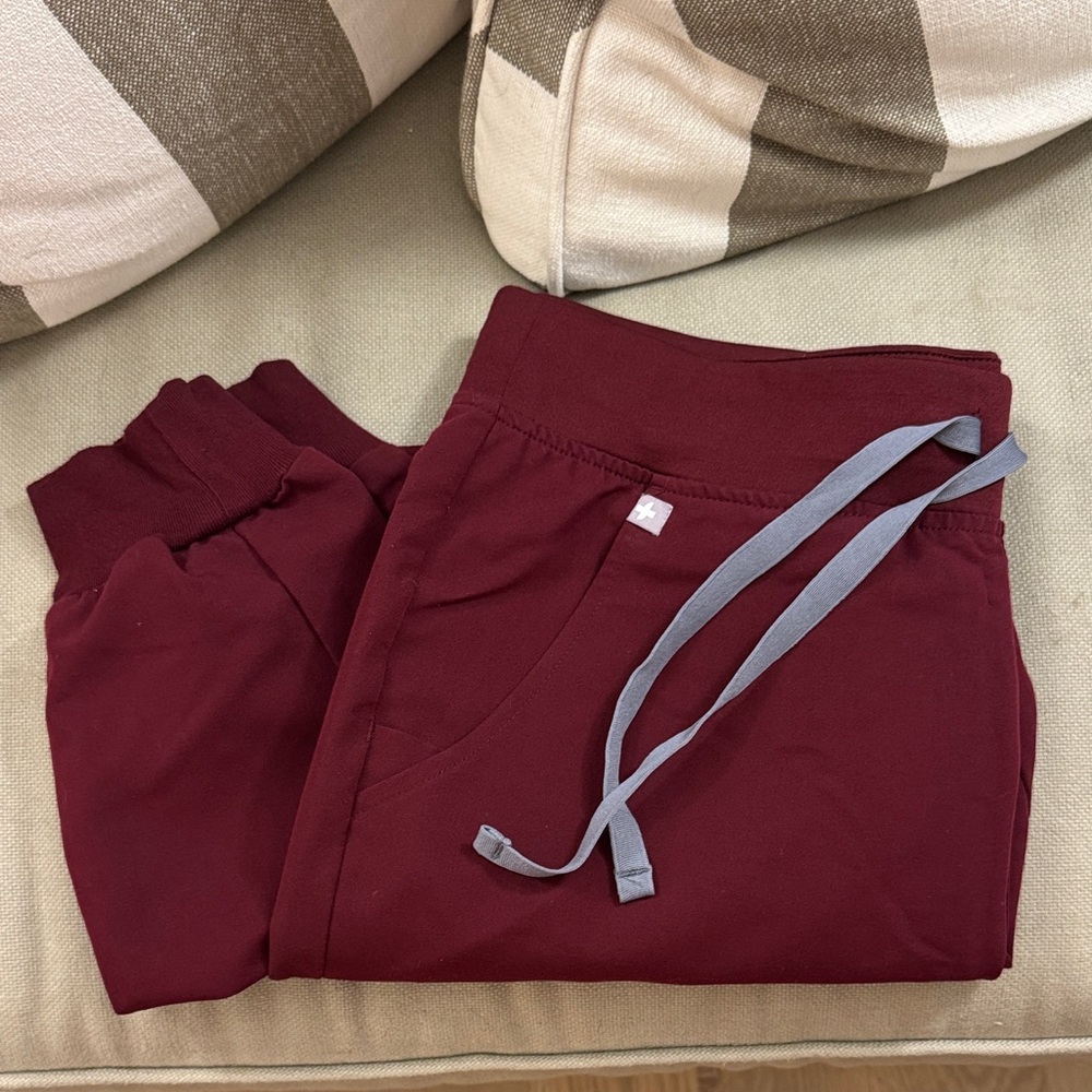 Figs Zamora Scrub Joggers - Maroon